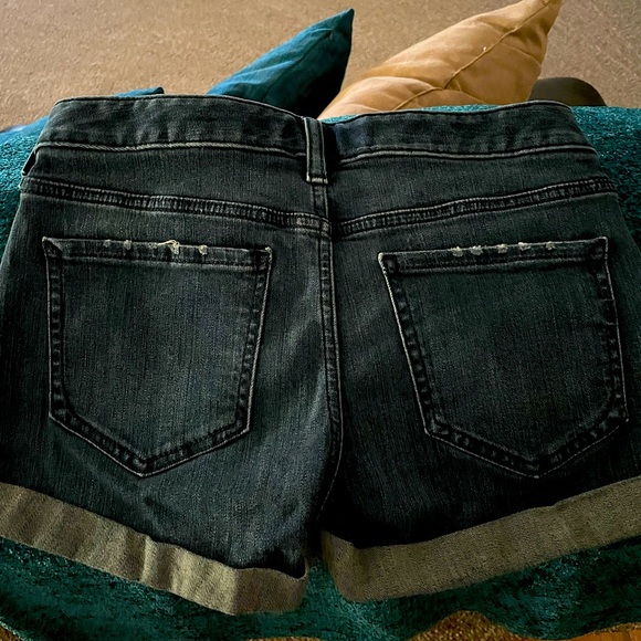 Express Mid Rise Shortie - Picture 2 of 4